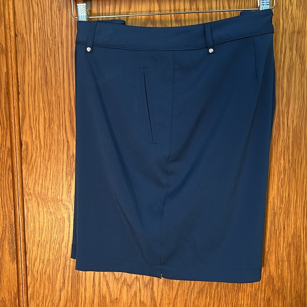 16W, Lady Hagen golf shorts